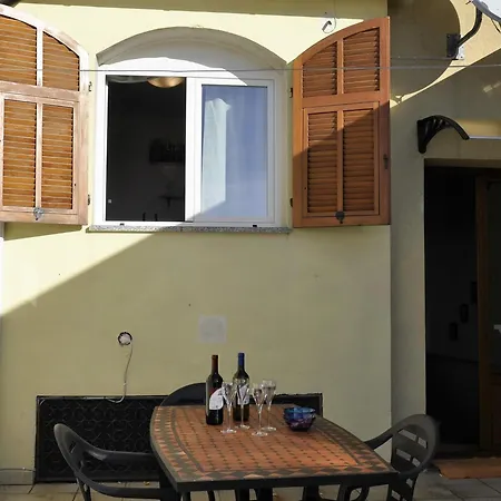 Elena House Apartamento *
